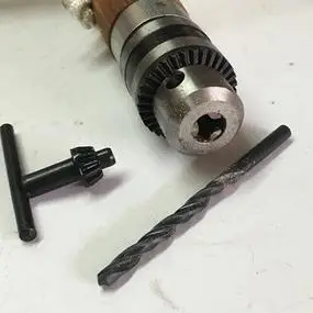 老木工手摇钻老式