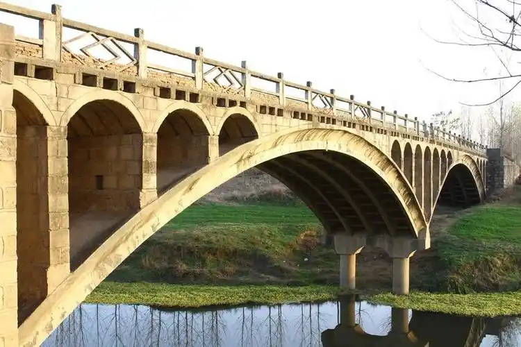 双曲拱桥拆除概述