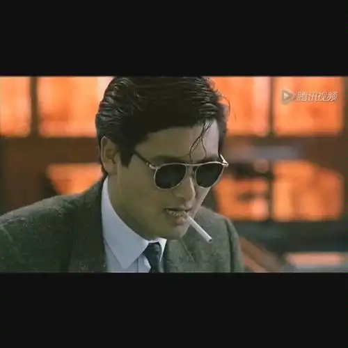 英雄本色小马哥抽烟片段太帅了一直被模仿从未被超越