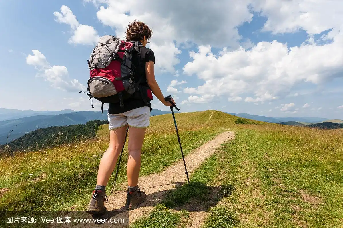 快乐的徒步旅行者