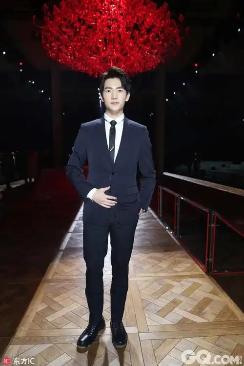 穿西装最帅的男明星是谁? - 头条热点 - 网创网