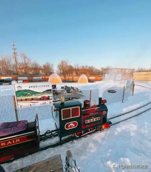雪地小火车迷宫雪圈滑梯,夕阳很美哦地址:长兴路太子峪红绿灯向西1500