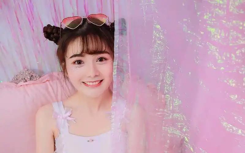 可爱青春美少女甜美小清新桌面壁纸