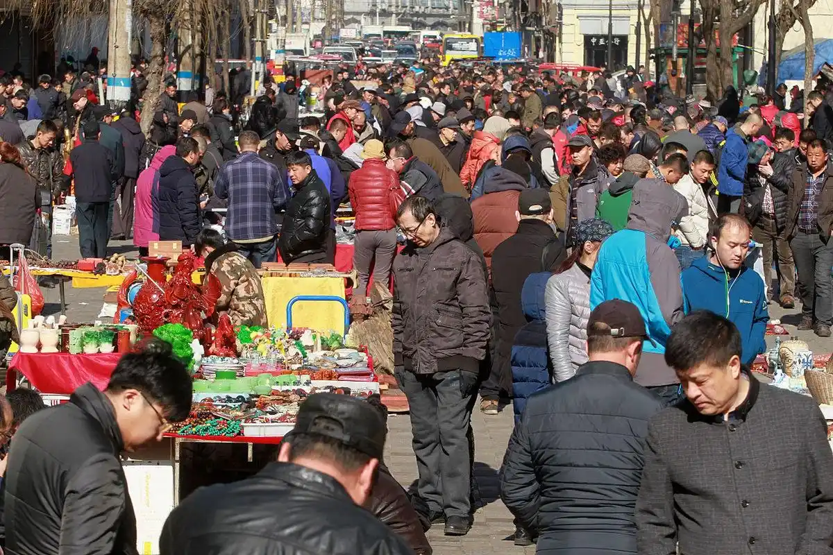 [开心] 杭州吴山古玩城是江南收藏第一城,它主办的杭州文交会,是闻名