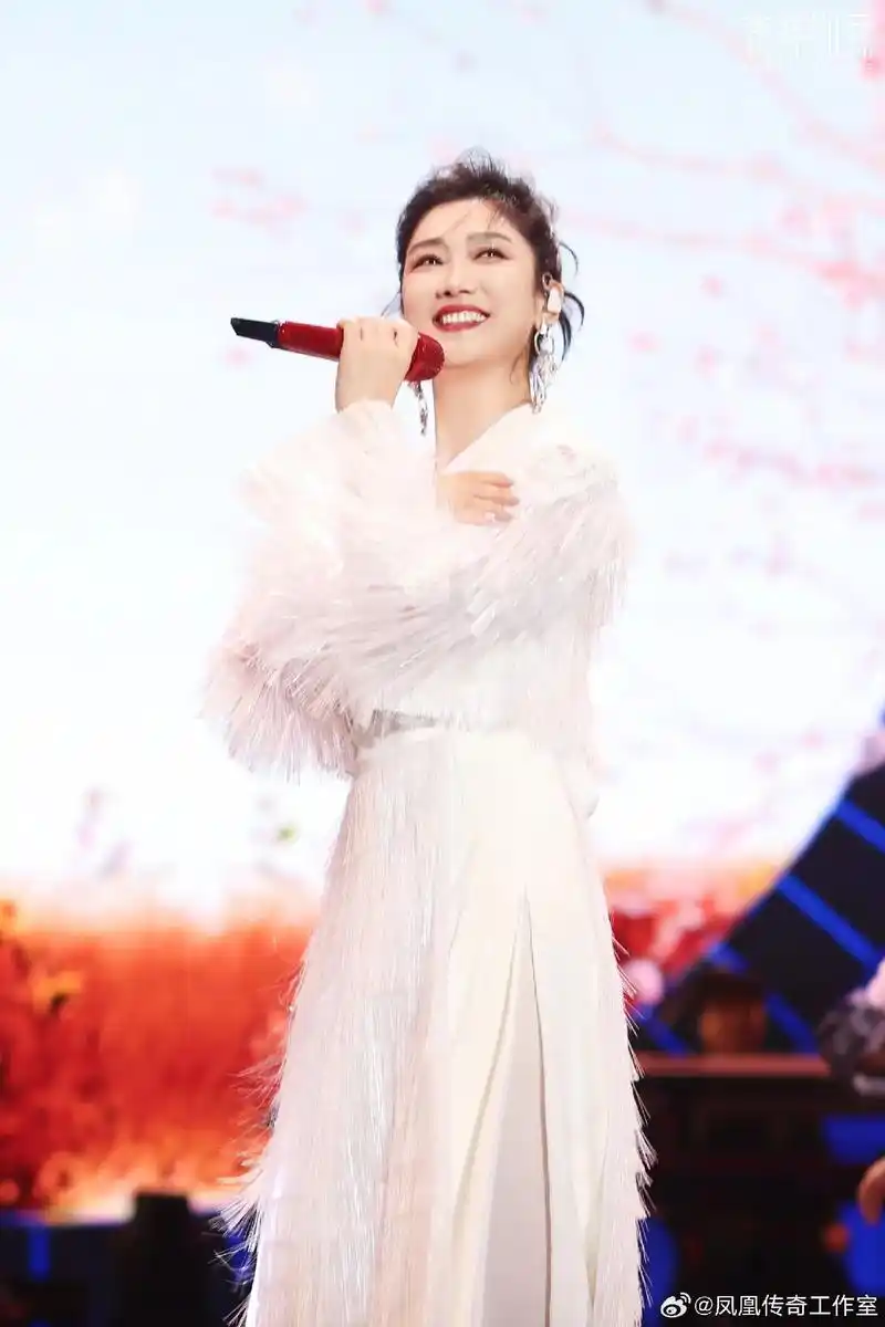 凤凰传奇.#我的顶流爱豆#美到发光 #超喜欢 #可甜可盐 # - 抖音