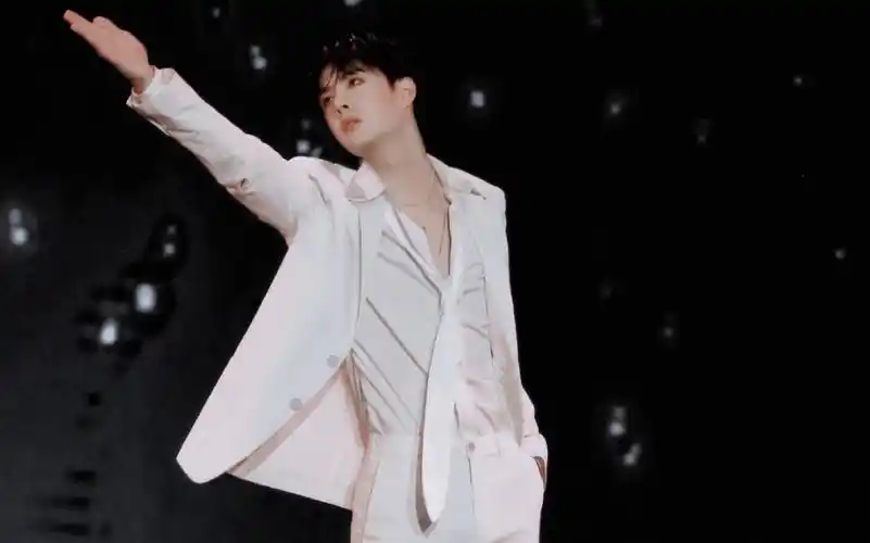 王一博《散落的华服》天猫双十一开幕盛典 神的孩子在跳舞