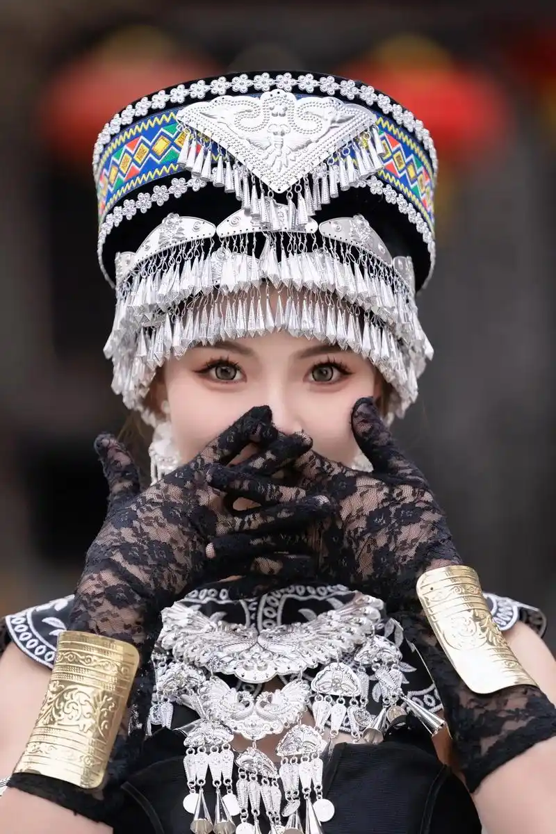 都是高颜值小仙女,原片都特别美.#苗疆少女 #苗族服饰有多惊 - 抖音