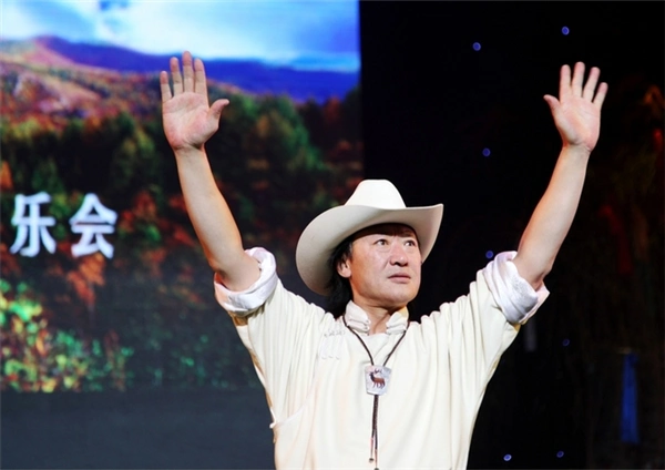 布仁巴雅尔珍贵历史老照片:蒙古族男歌手,代表作《吉祥三宝》