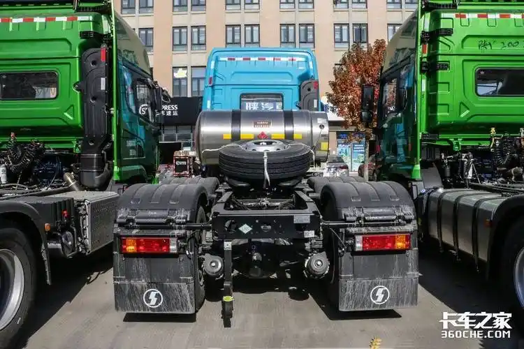 40万lng重卡盘点解放乘龙重汽陕汽