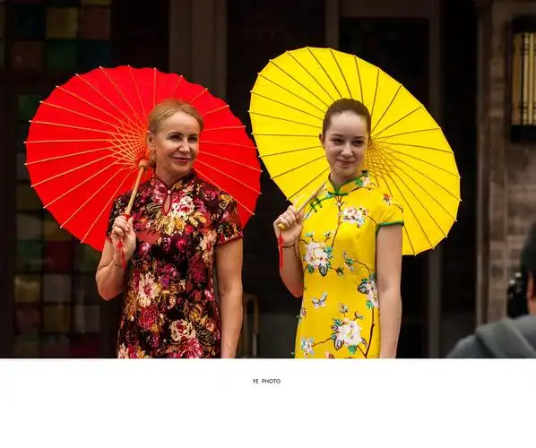 俄罗斯美女演绎旗袍魅力