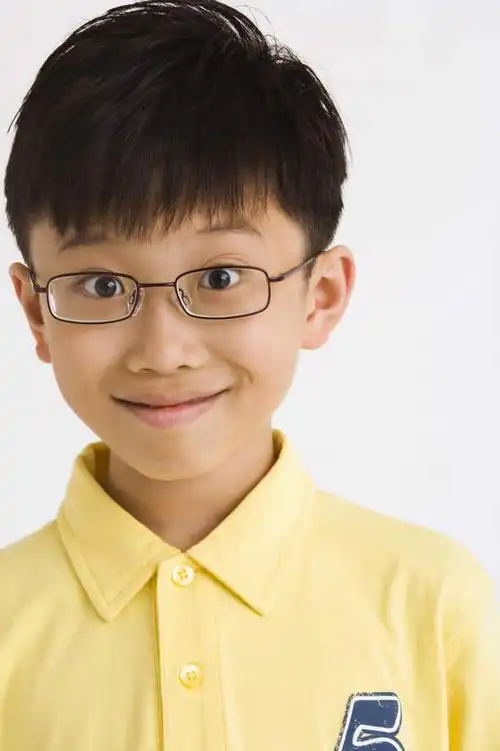 正面,快乐,亚洲,仅一个男性,仅一个人,服装,眼镜,注视,休闲装,黄种人