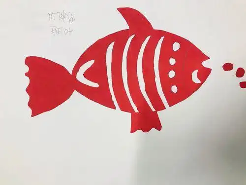 人美版小学美术对称鱼剪纸