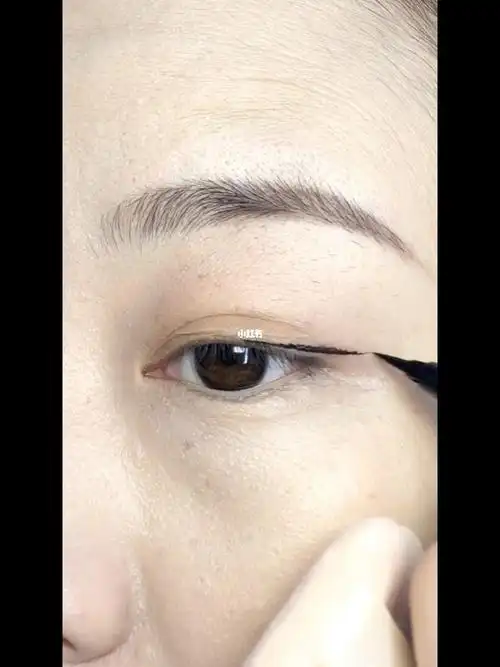 肿眼泡小眼睛这样画眼线简单好看又有神