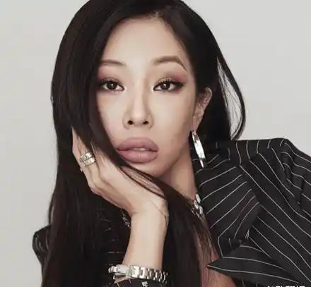 逼疯刘在石,王嘉尔不敢直视,自爆整容的jessi凭什么火遍全网?