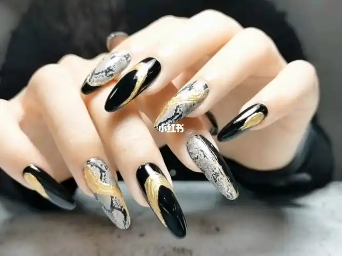 蛇纹个性美甲