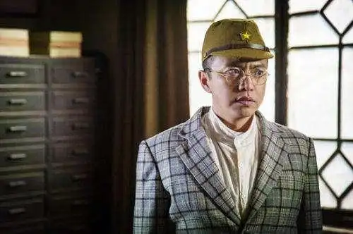 此人为日军翻译多年,加入日籍娶日本女人,但国人欠他一声谢谢