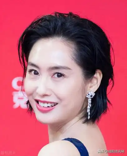 影视演员朱茵|朱茵|上海国际电影节|红毯_新浪新闻