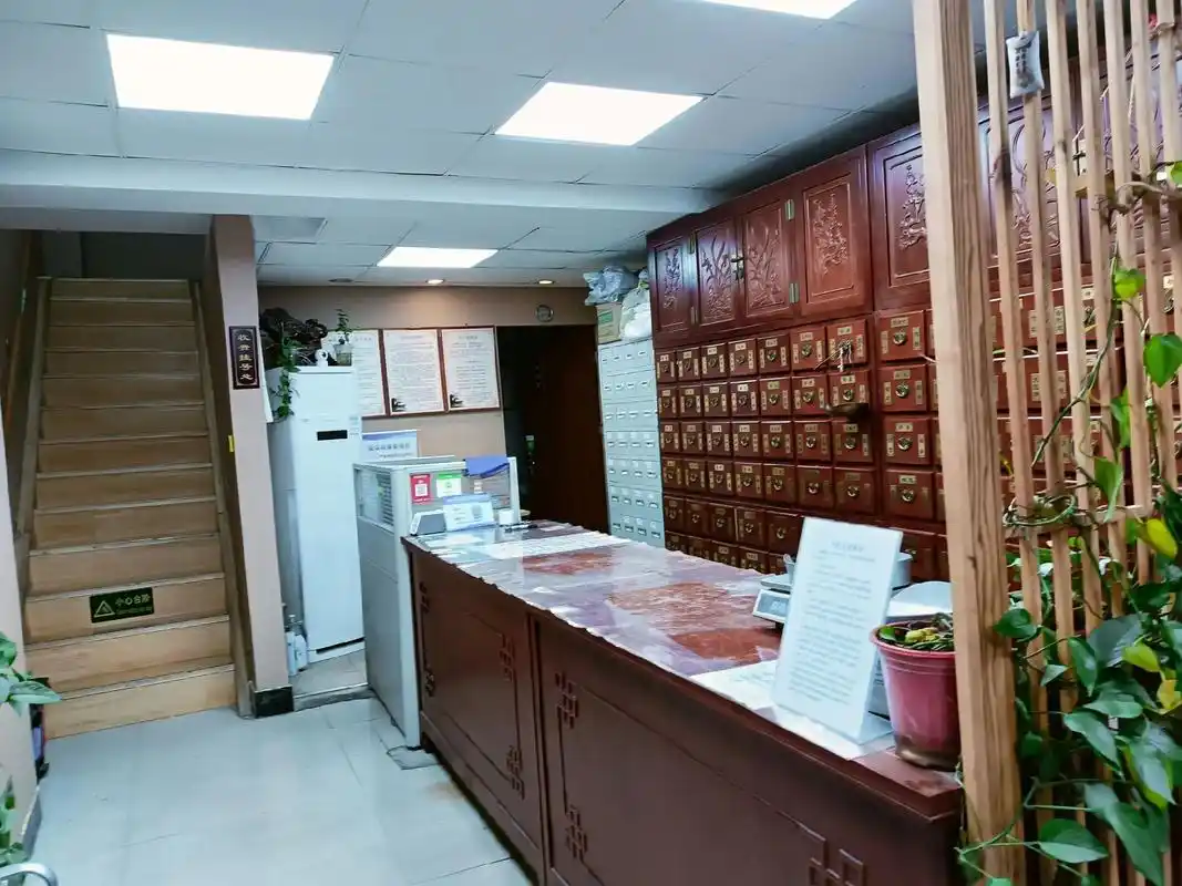 《"谢大肤"皮肤医馆开诊》 最近比较忙,周内的白天在西京忙 - 抖音