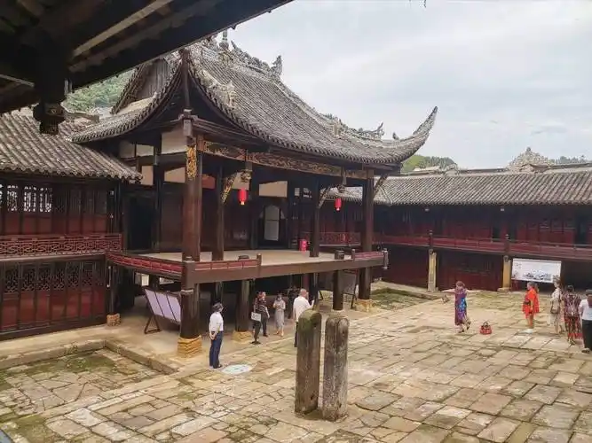 这座古镇就是罗泉古镇,位于四川省内江市资中县,如果你正在寻找一处景