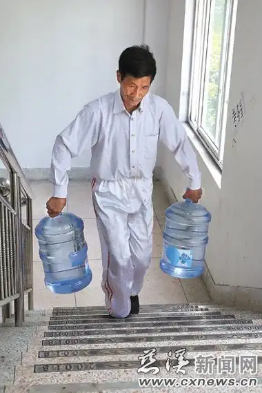 年近七旬的送水工 是个民间武林高手