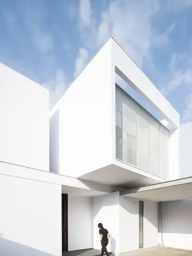 别墅建筑外观设计简洁涂料白房子