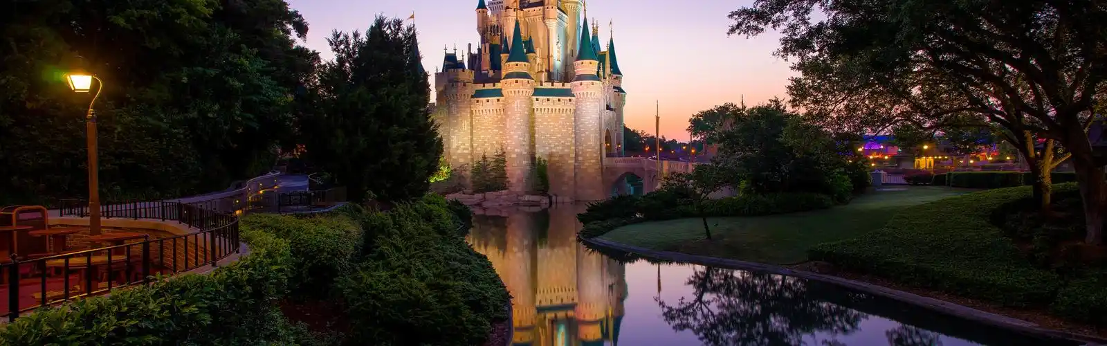 魔法王国,迪士尼城堡,迪斯尼乐园,早晨 壁纸 - 3840x1200 双屏全景