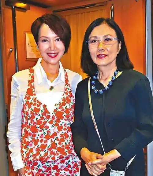 誉亚视汪明荃,老天爷赏饭吃,结婚50载被男子独宠_谢雪心_陈启恒_表演