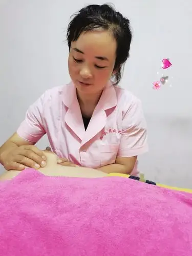 好巧手.西安月嫂培训学院高级母婴护理师唐发萍