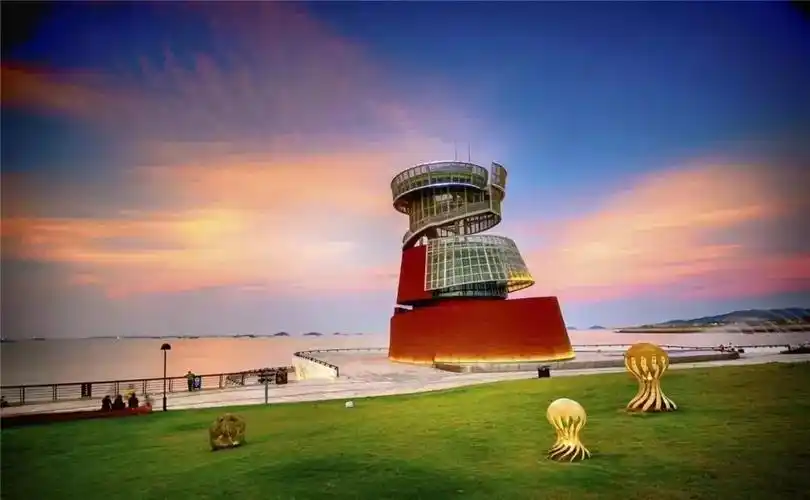 《海错图》就在双鱼岛房车度假营地的正对岸——"海错馆"没错,它还有