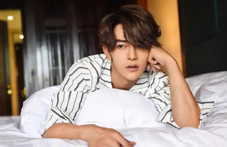 又是愚人节,汪东城"再"公布恋情,与女主亲密亲吻,爱称酸了