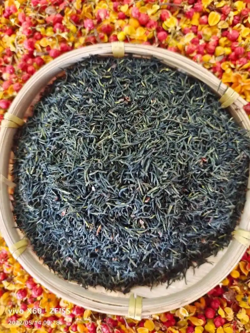 杜仲雄花 杜仲是雌雄双株的树,雄花就是杜仲雄树开的花.