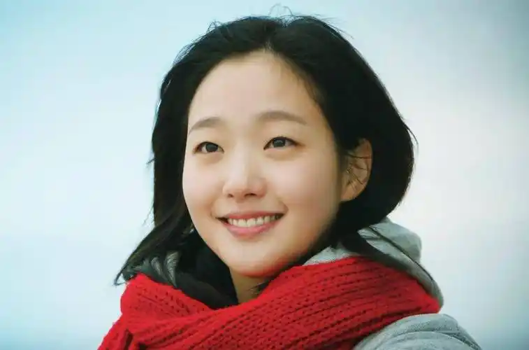 单眼皮气质女星金高银飒气满满的职场风造型普通人也能模仿