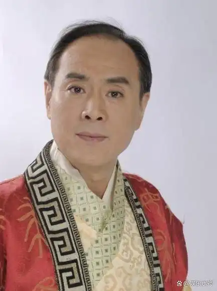 他曾在《亮剑》中深刻地演绎了丁伟的形象,如今,年届66岁的他却选择了