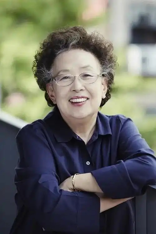 66岁才做女主角,大器晚成的罗文姬女士是活到老演到老的代表