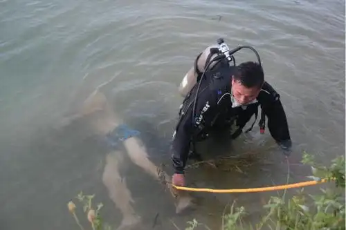 同心路消防成功打捞水库溺水男子