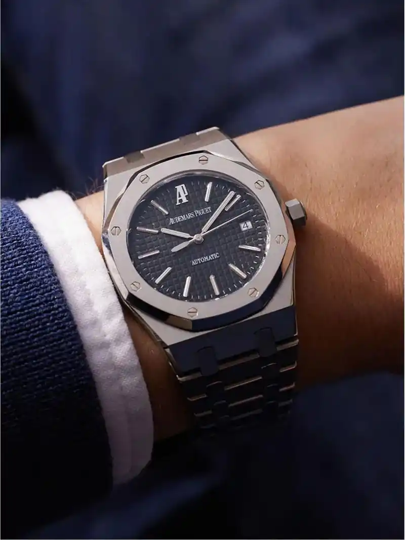 每天认识一款腕表.爱彼皇家橡树系列|||90官方售价:06 1 - 抖音