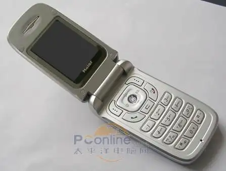 科技时代 新浪手机 海尔手机专题 > 正文  手机造型以圆弧为主,搭配