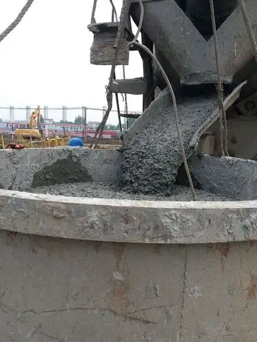 右幅32-2#桩混凝土灌注