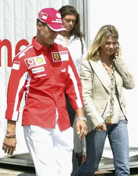 图文f1德国大奖赛首次练习舒马赫和科琳娜同行