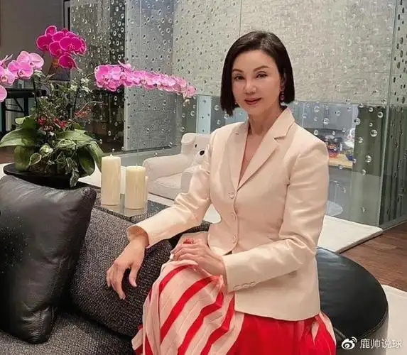 霍英东儿媳陈琪琪参加阔太聚会,美貌不输朱玲玲,却曾被公公嫌弃