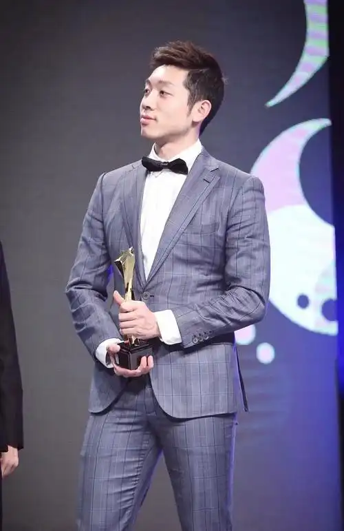 许昕随便和一个人配都能拿冠军,樊振东,马龙,张继科,刘诗雯,孙颖莎