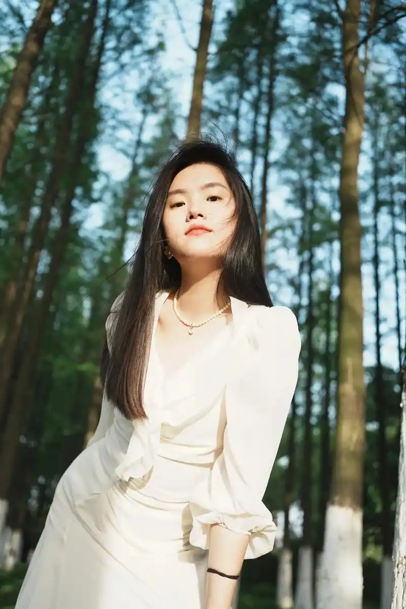 人像摄影|她说原来我这么好看呀._  天气晴朗的日子,一起去 - 抖音