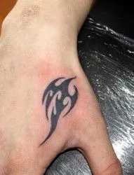 简单时尚的虎口图腾刺青 6张