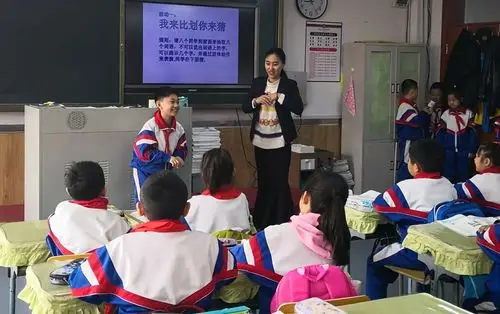 员期初视导赫行小学教学 写美篇  各位教研员和兼职教研员进入课堂,与