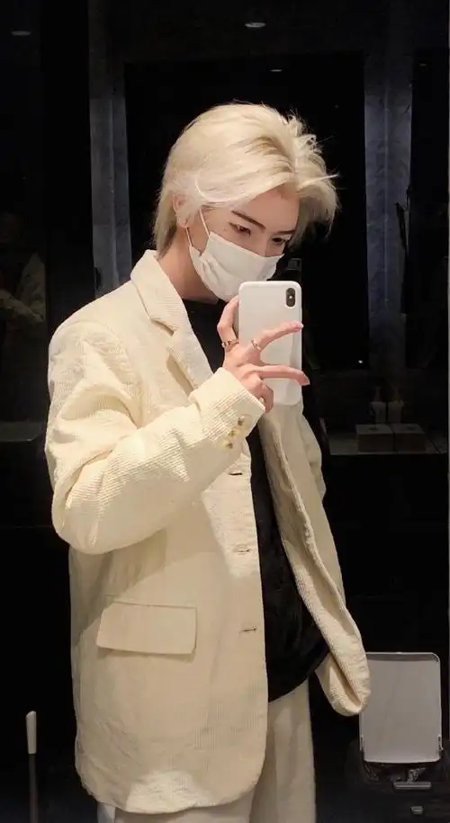 林锡成新晋"口罩网红",靠霸总人设吸粉,侧颜甩七