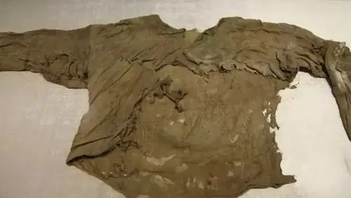 出土的麻布衣服