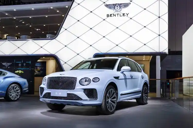 三大车系同台亮相呈现奢华格调和强劲性能的有机结合宾利品牌亮相2021