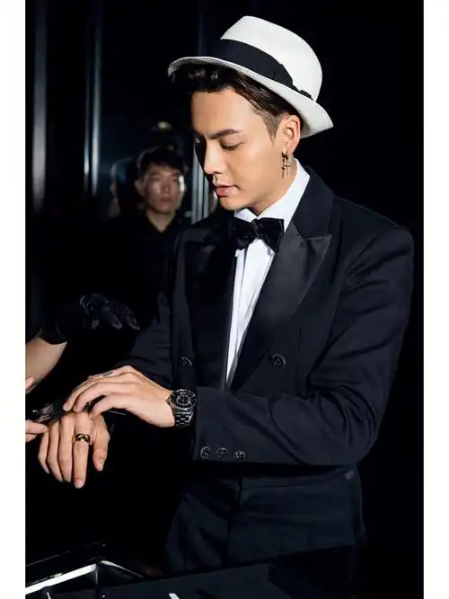 陈伟霆香奈儿小西装造型