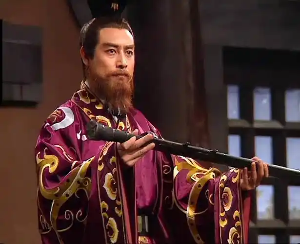 吴晓东不仅在《三国演义》中演了两个角色,还担任了该剧的执行导演.