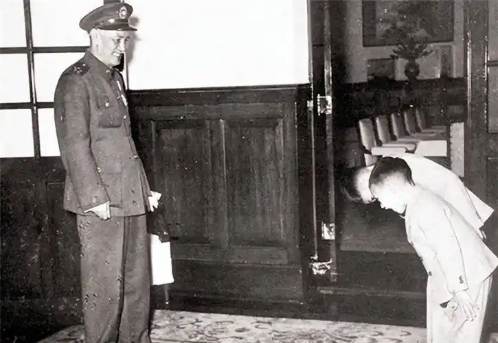 蒋孝勇首次回国,申请将"两蒋"移灵大陆,三句话令